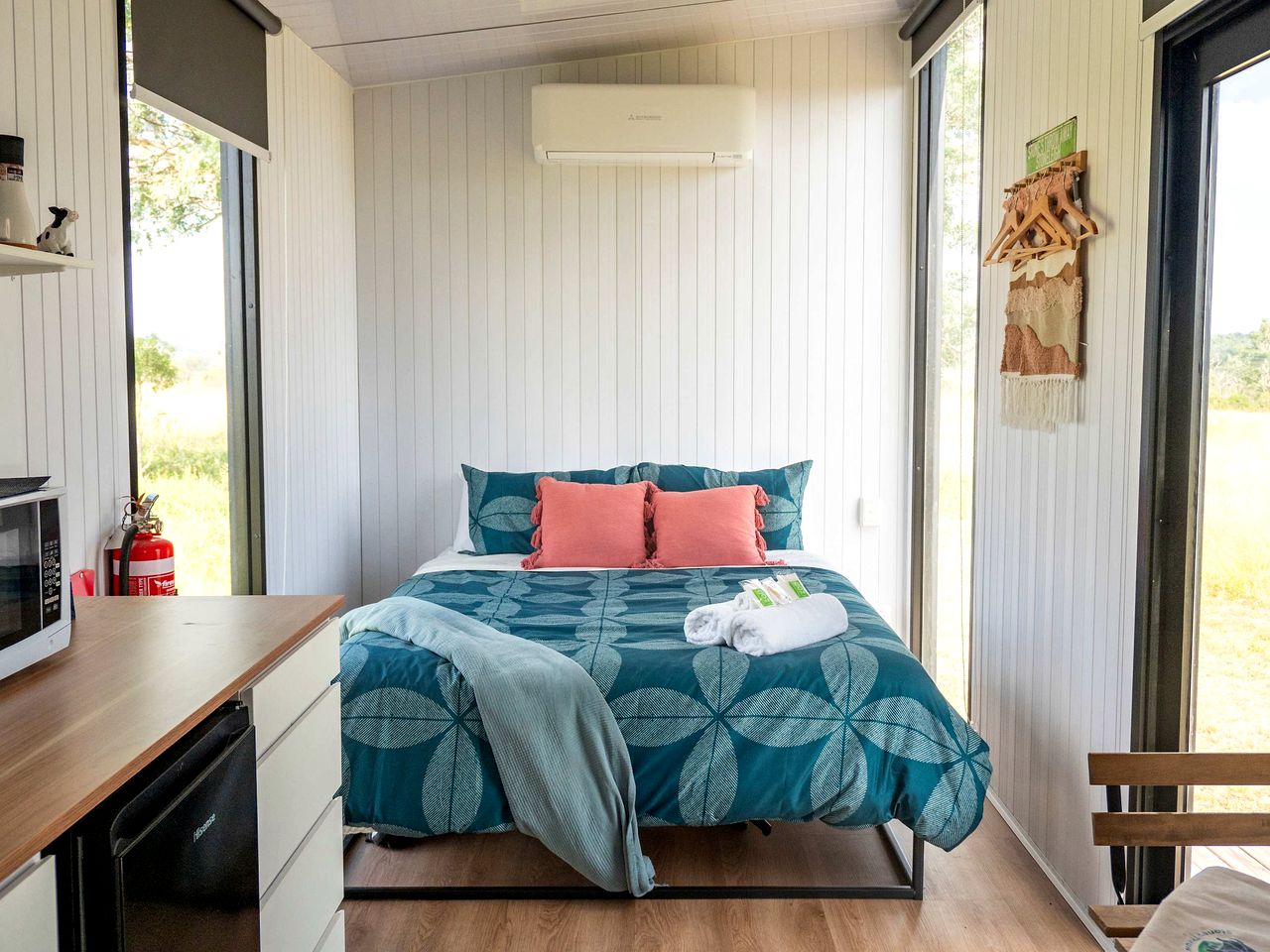 Beautiful Tiny House with Fantastic Vistas in Irongate, Queensland