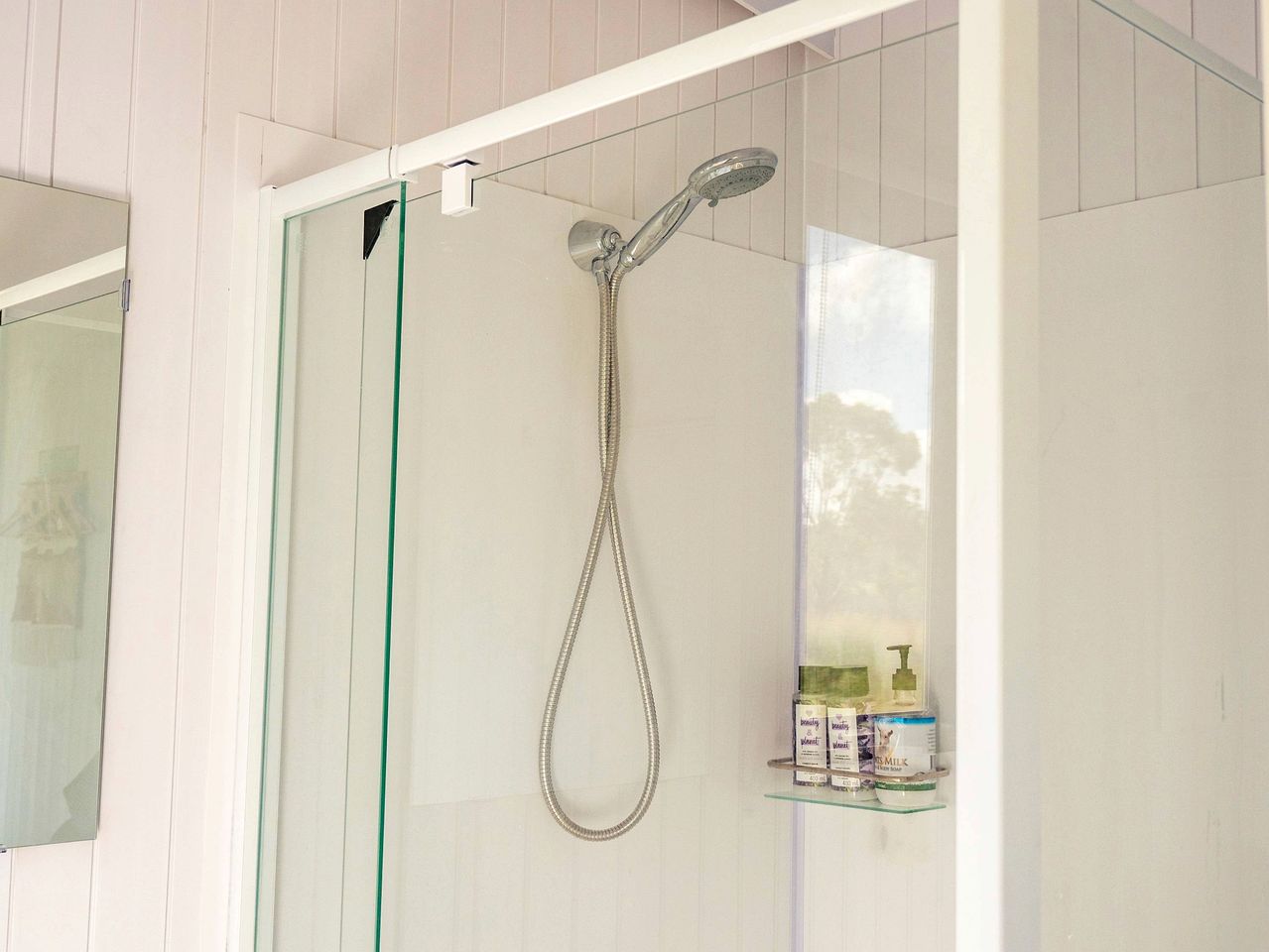 Beautiful Tiny House with Fantastic Vistas in Irongate, Queensland