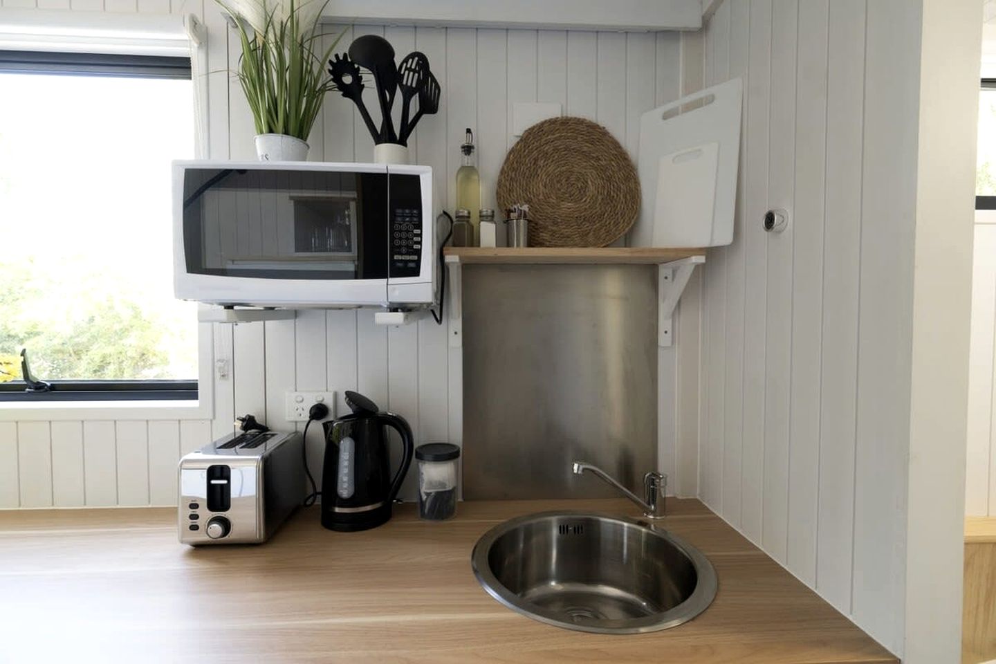 Beautiful Tiny House Loft Perfect for Fishing and Picnics in South Island, New Zealand