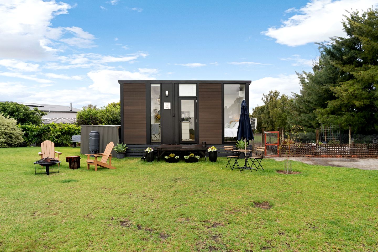 Beautiful Tiny House with Stunning Lakefront Views Perfect for Outdoor Activities in New South Wales, Australia