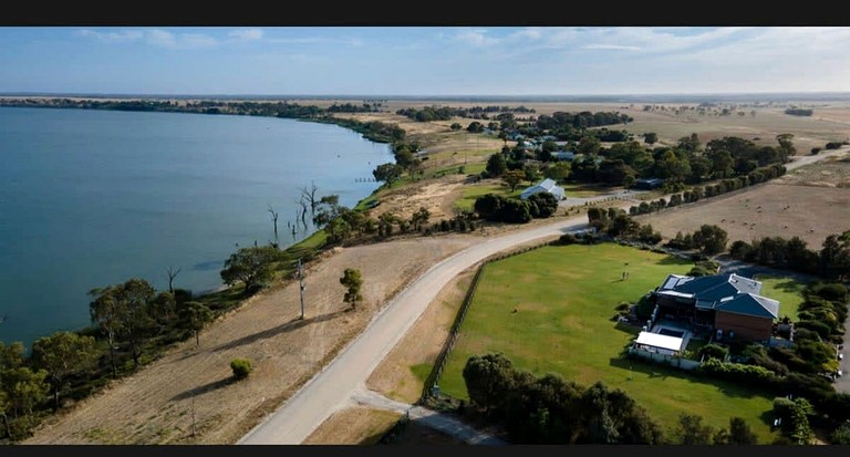 Tiny Houses (Australia, Lake Charm, Victoria)