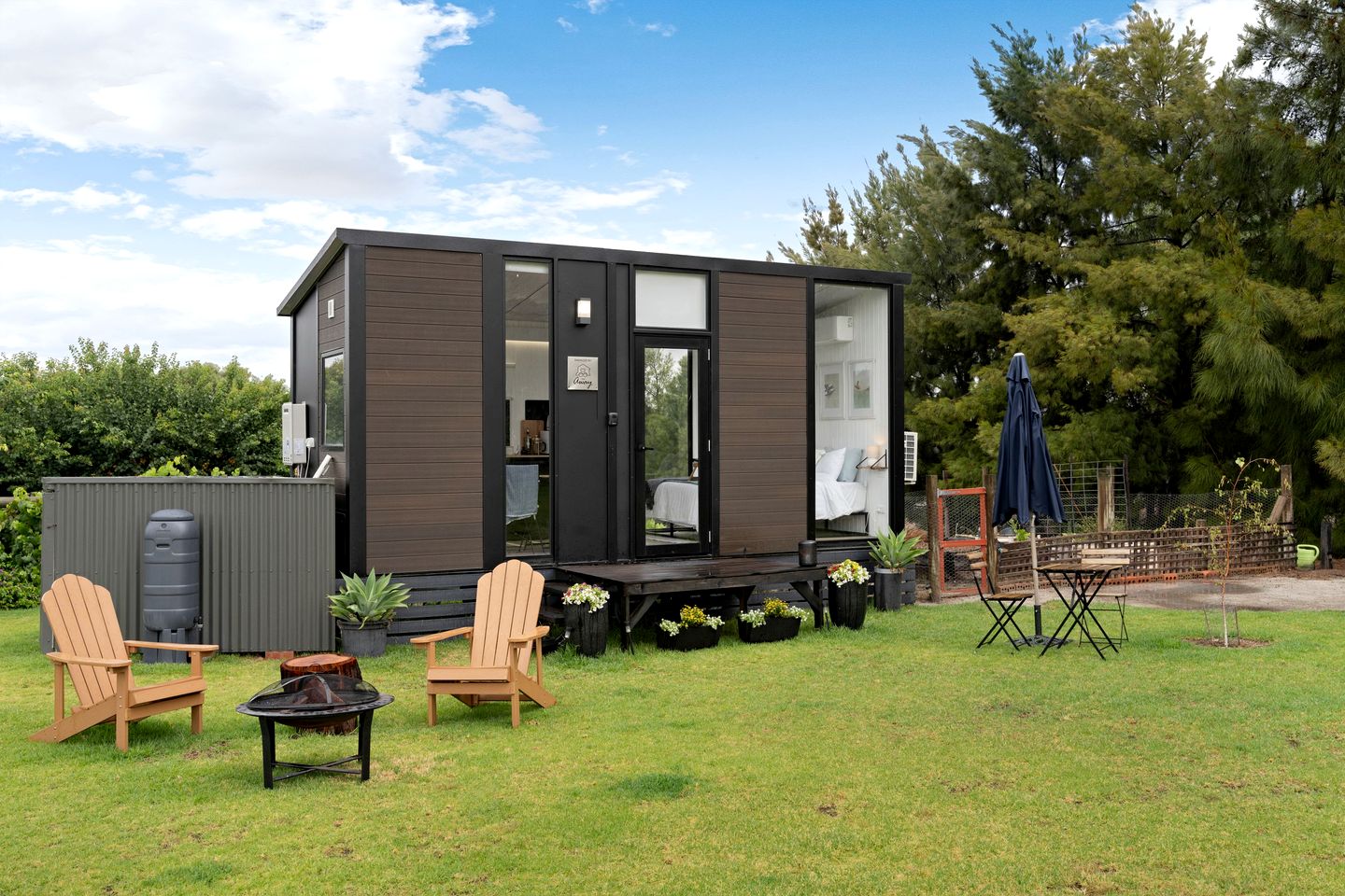 Beautiful Tiny House with Stunning Lakefront Views Perfect for Outdoor Activities in New South Wales, Australia