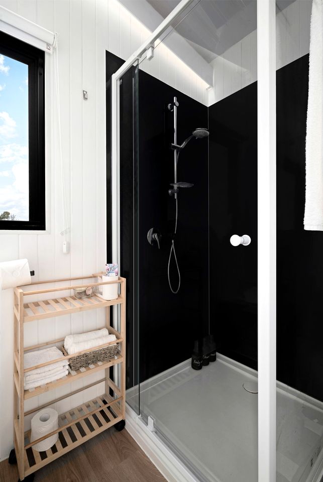 Beautiful Tiny House with Stunning Lakefront Views Perfect for Outdoor Activities in New South Wales, Australia