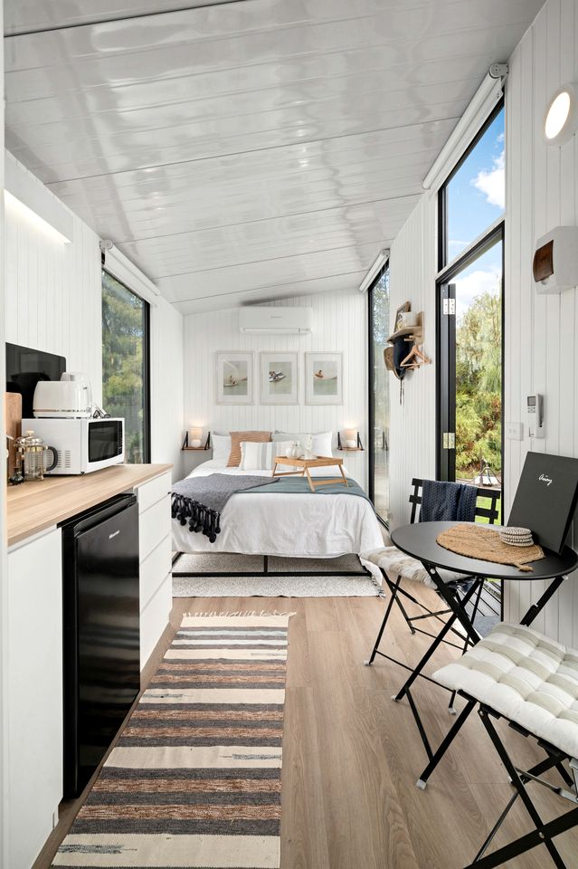 Beautiful Tiny House with Stunning Lakefront Views Perfect for Outdoor Activities in New South Wales, Australia