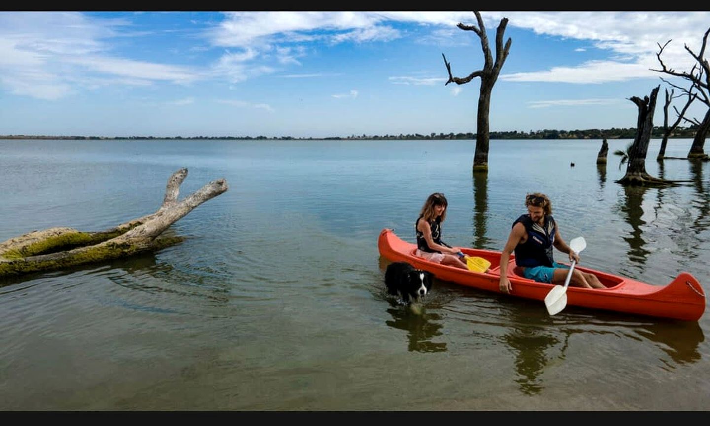 Beautiful Tiny House with Stunning Lakefront Views Perfect for Outdoor Activities in New South Wales, Australia