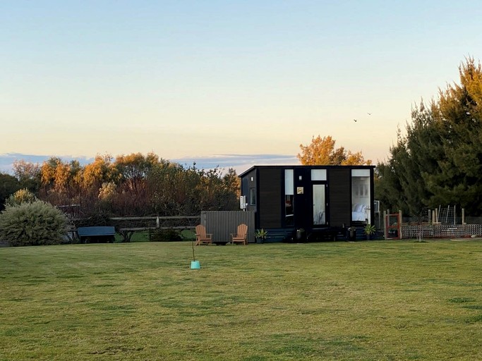 Tiny Houses (Australia, Lake Charm, Victoria)