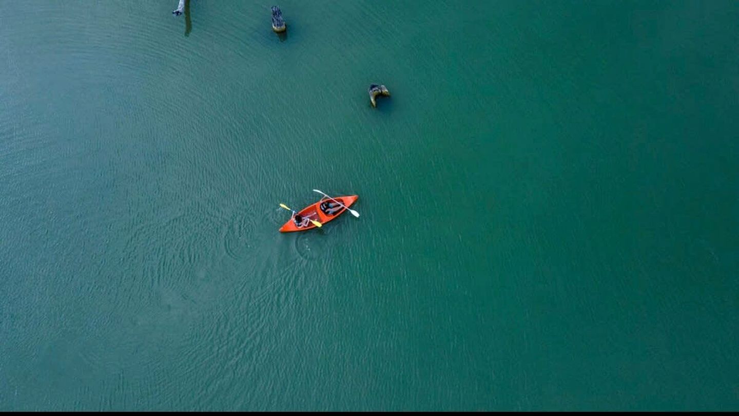 Beautiful Tiny House with Stunning Lakefront Views Perfect for Outdoor Activities in New South Wales, Australia