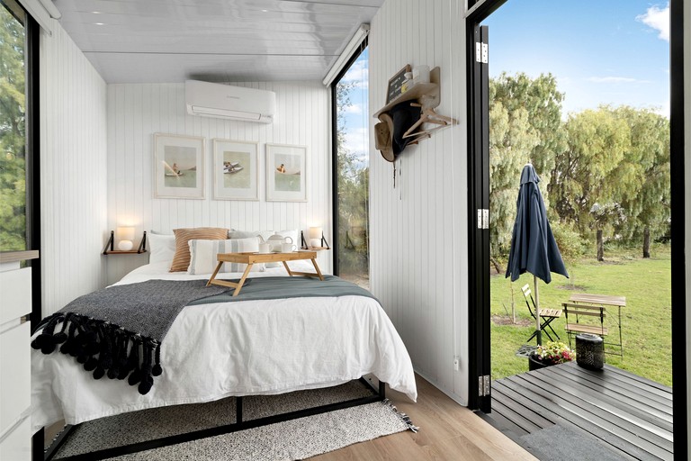 Tiny Houses (Australia, Lake Charm, Victoria)