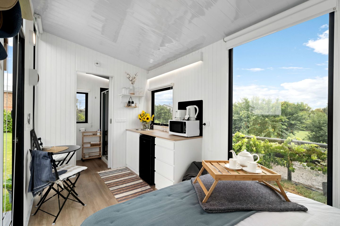 Beautiful Tiny House with Stunning Lakefront Views Perfect for Outdoor Activities in New South Wales, Australia