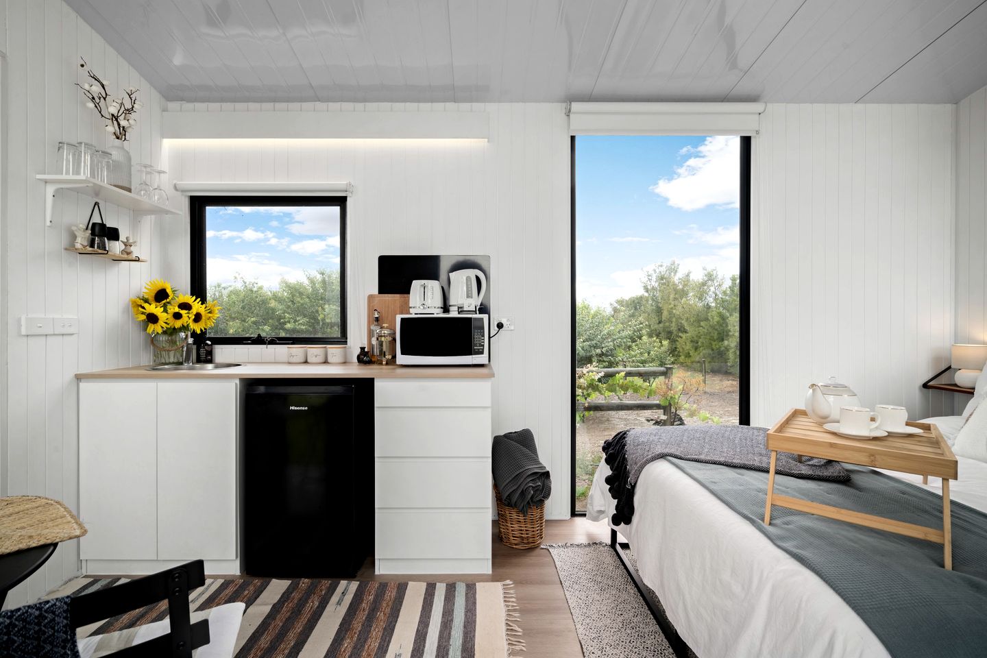 Beautiful Tiny House with Stunning Lakefront Views Perfect for Outdoor Activities in New South Wales, Australia