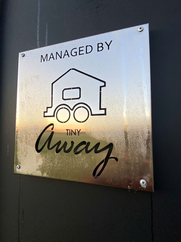 Beautiful Tiny House with Stunning Lakefront Views Perfect for Outdoor Activities in New South Wales, Australia