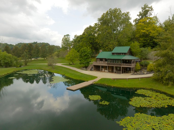Cabins (United States of America, Sarahsville, Ohio)