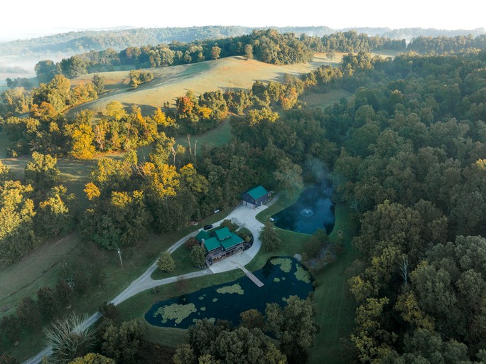 Cabins (United States of America, Sarahsville, Ohio)