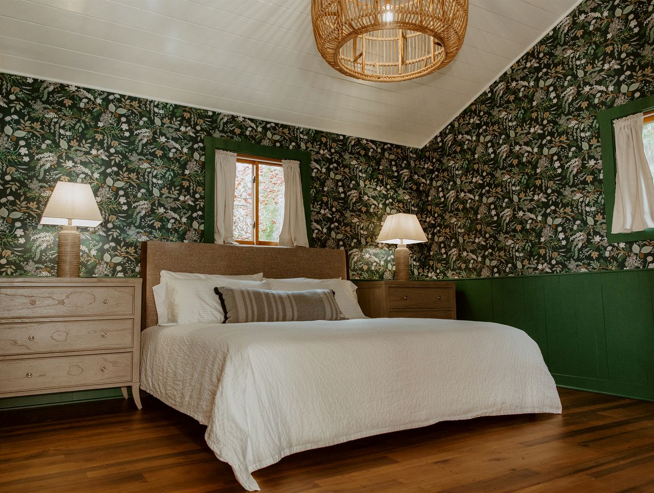 16 Guests | Ponds | Hot Tub | Game Room | Trails in Sarahsville