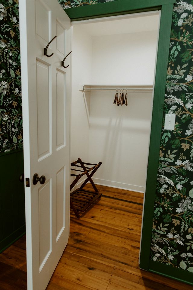 16 Guests | Ponds | Hot Tub | Game Room | Trails in Sarahsville