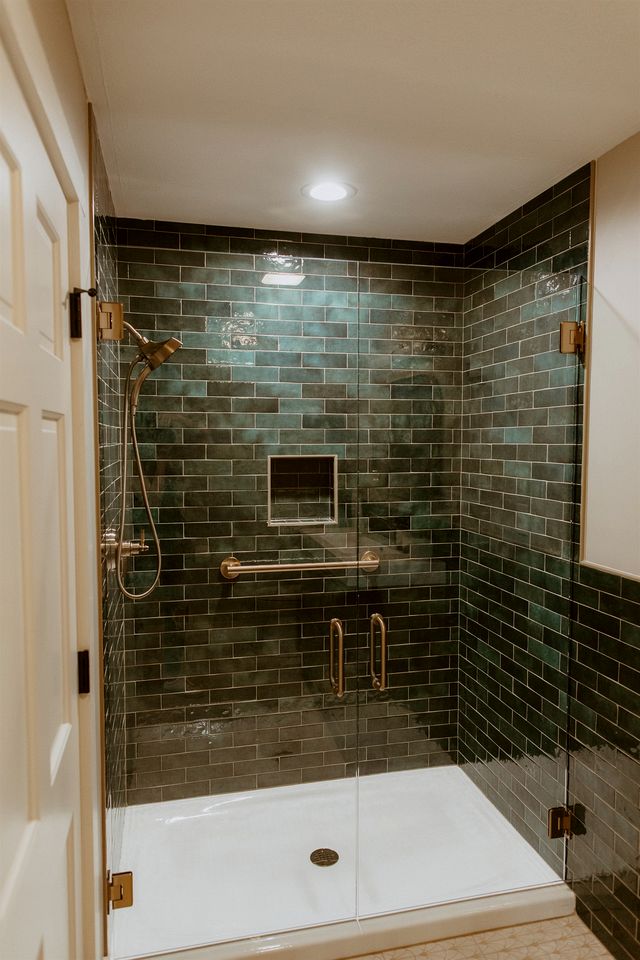 16 Guests | Ponds | Hot Tub | Game Room | Trails in Sarahsville