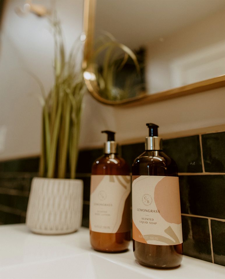 16 Guests | Ponds | Hot Tub | Game Room | Trails in Sarahsville