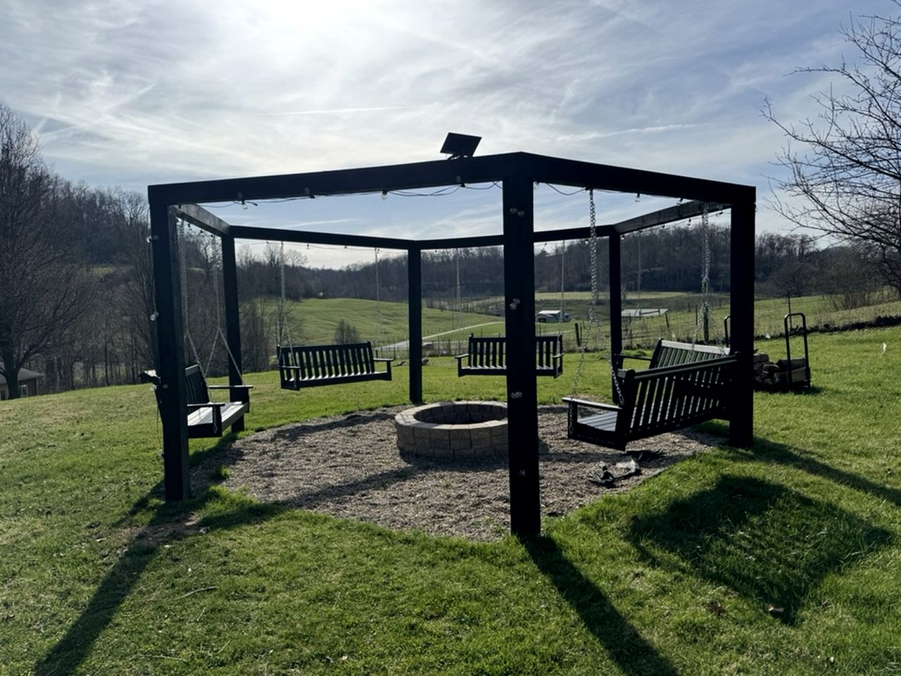 16 Guests | Ponds | Hot Tub | Game Room | Trails in Sarahsville