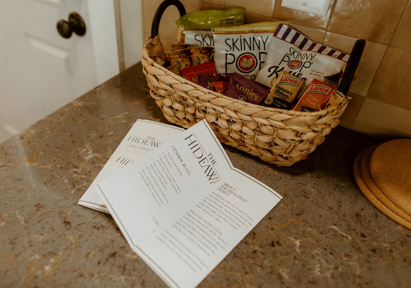 16 Guests | Ponds | Hot Tub | Game Room | Trails in Sarahsville