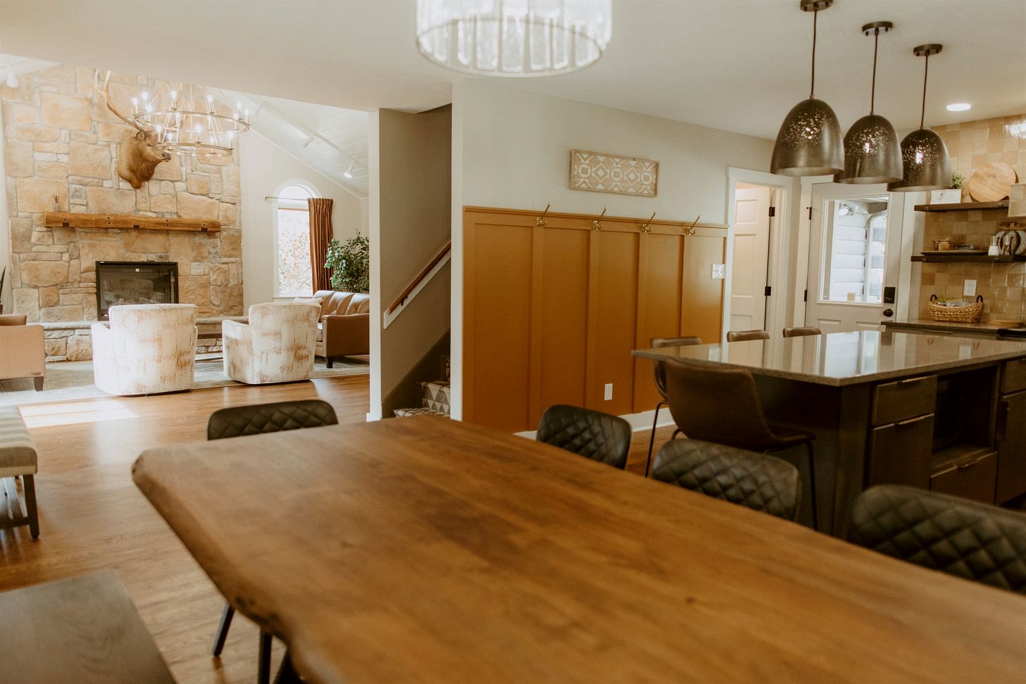 16 Guests | Ponds | Hot Tub | Game Room | Trails in Sarahsville