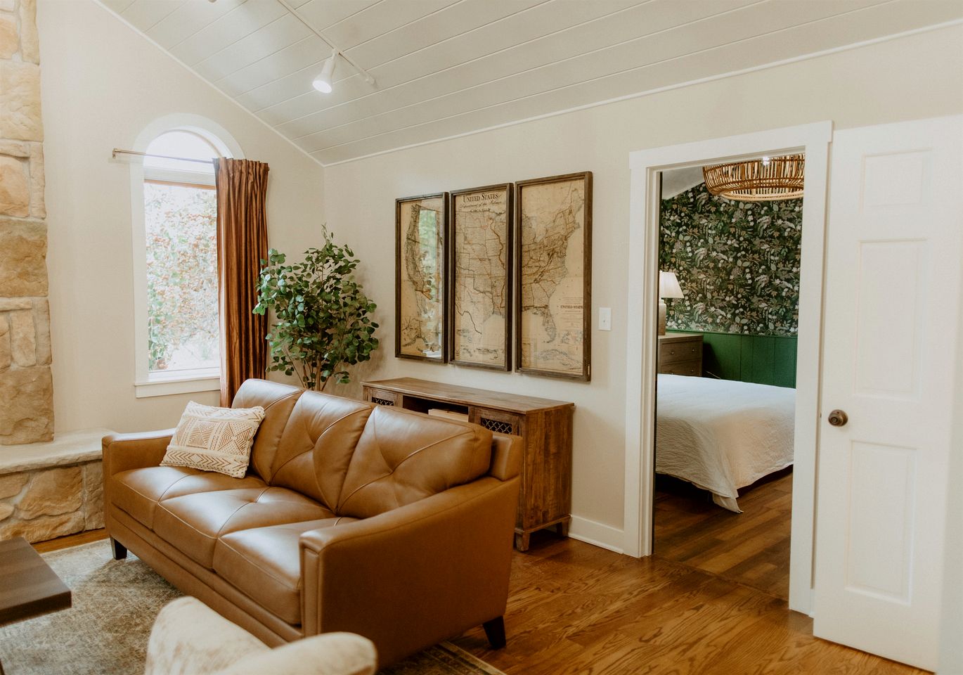 16 Guests | Ponds | Hot Tub | Game Room | Trails in Sarahsville