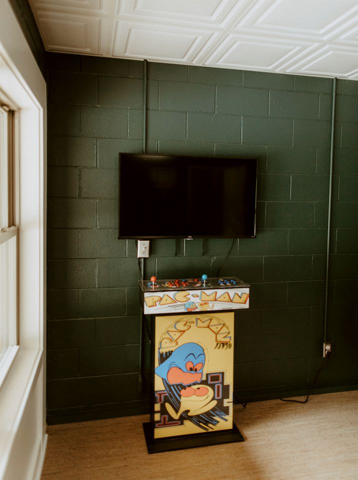 16 Guests | Ponds | Hot Tub | Game Room | Trails in Sarahsville