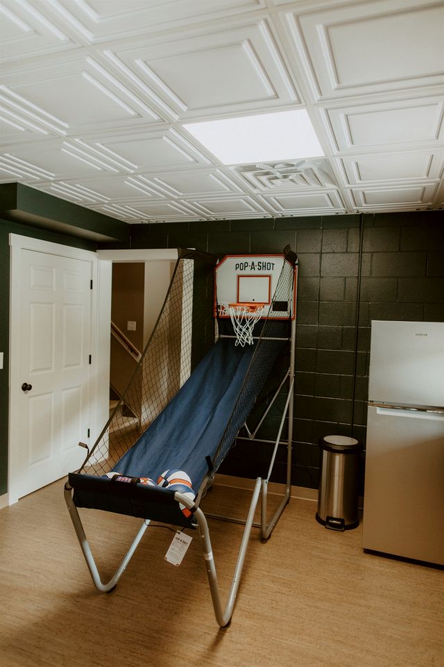 16 Guests | Ponds | Hot Tub | Game Room | Trails in Sarahsville