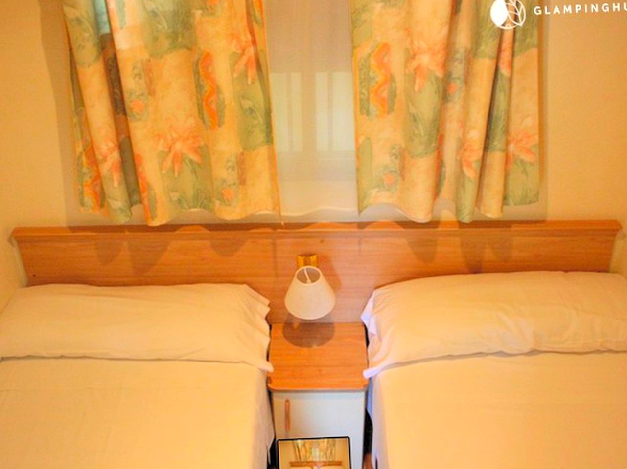 Charming Cabin Rental on a Family-Friendly Holiday Resort near Alicante, Spain