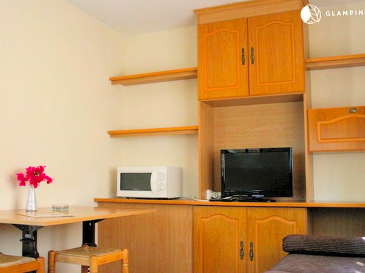 Charming Cabin Rental on a Family-Friendly Holiday Resort near Alicante, Spain