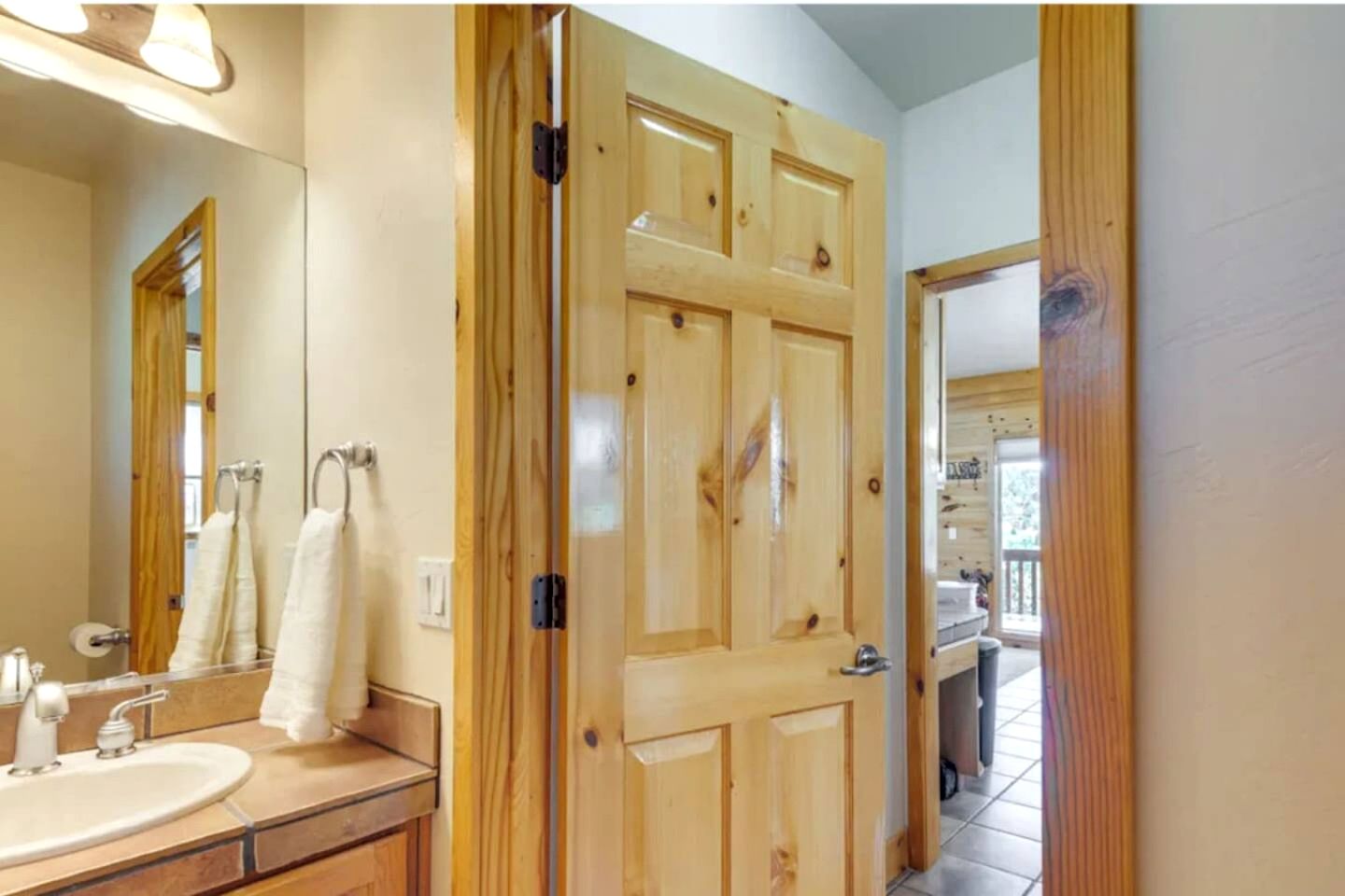 Spacious Family-Friendly Cabin with Pet-Friendly Dog Run & Supercharger Near Bryce Canyon, Alton, UT