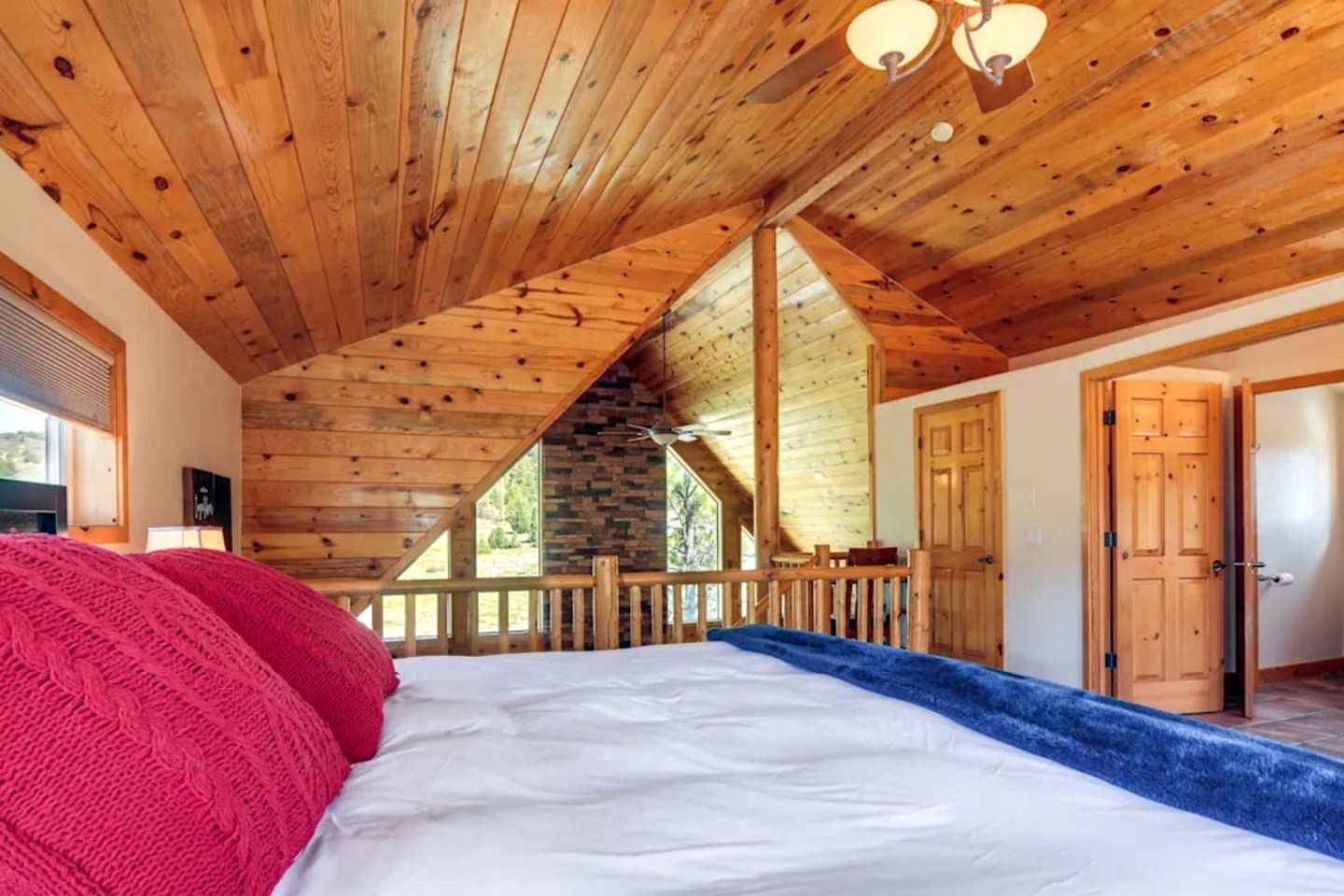 Spacious Family-Friendly Cabin with Pet-Friendly Dog Run & Supercharger Near Bryce Canyon, Alton, UT