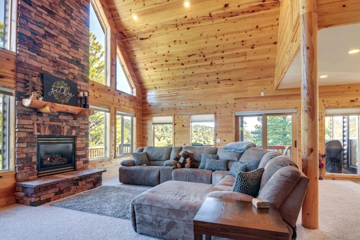 Spacious Family-Friendly Cabin with Pet-Friendly Dog Run & Supercharger Near Bryce Canyon, Alton, UT