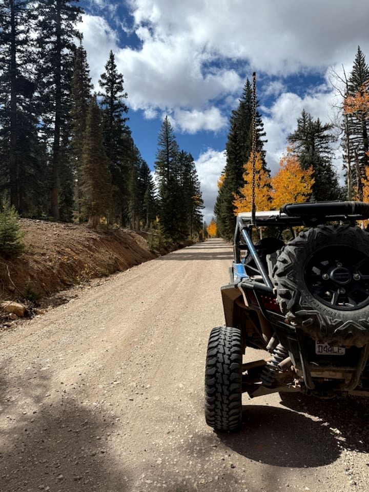 Spacious Family-Friendly Cabin with Pet-Friendly Dog Run & Supercharger Near Bryce Canyon, Alton, UT
