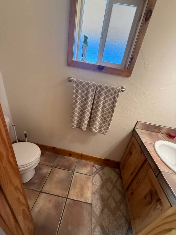 Spacious Family-Friendly Cabin with Pet-Friendly Dog Run & Supercharger Near Bryce Canyon, Alton, UT