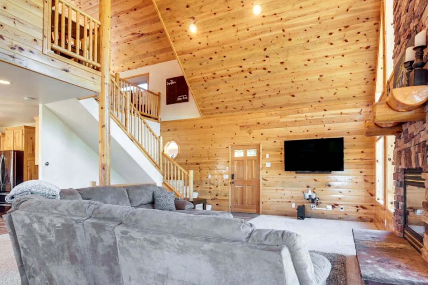 Spacious Family-Friendly Cabin with Pet-Friendly Dog Run & Supercharger Near Bryce Canyon, Alton, UT