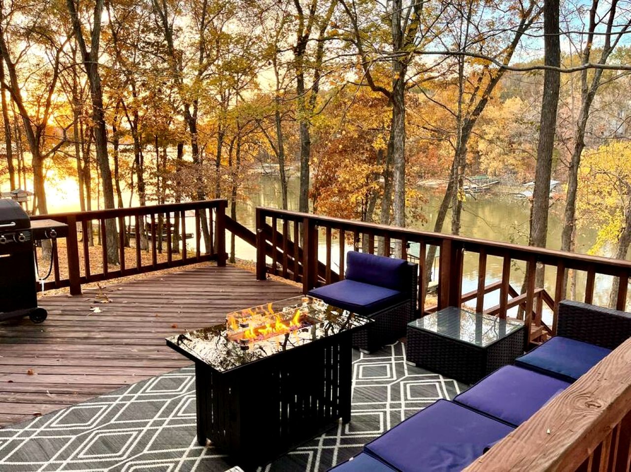 Waterfront Cabin with Private Dock, Jacuzzi and Deck in Kentucky