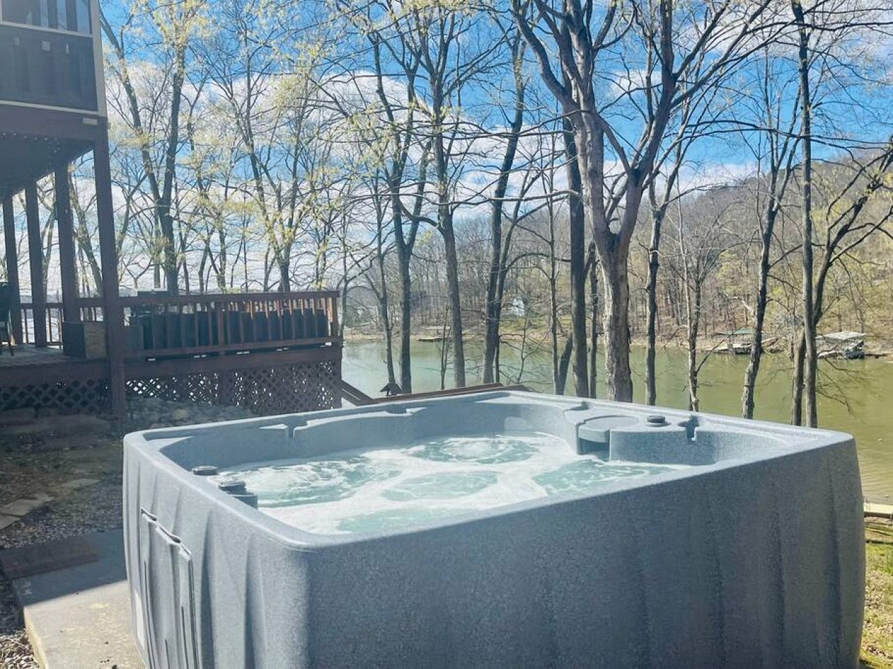 Waterfront Cabin with Private Dock, Jacuzzi and Deck in Kentucky
