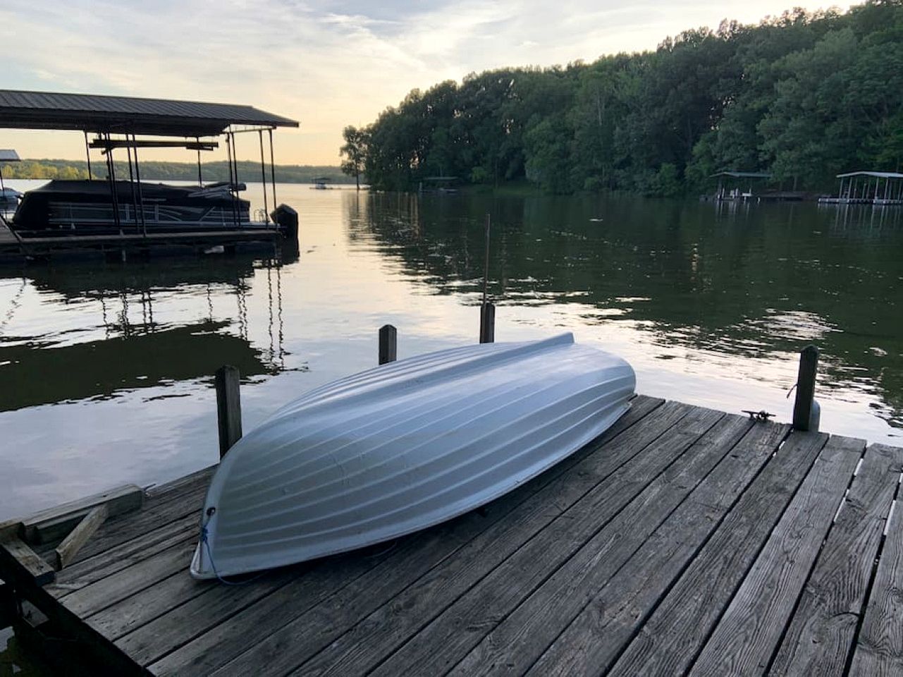 Waterfront Cabin with Private Dock, Jacuzzi and Deck in Kentucky