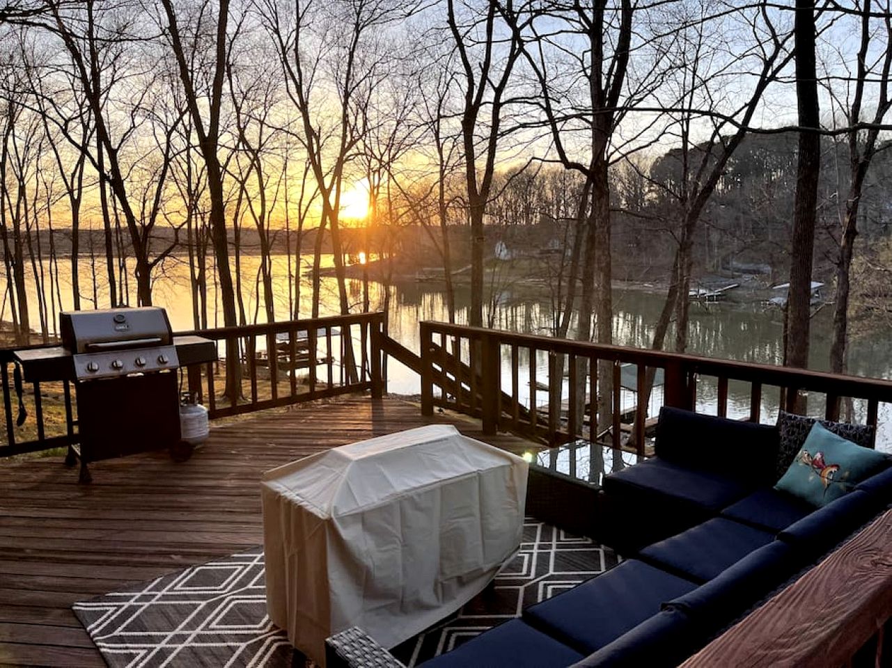 Waterfront Cabin with Private Dock, Jacuzzi and Deck in Kentucky