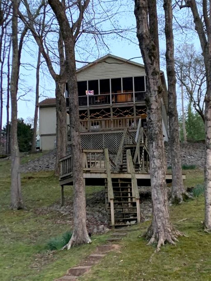 Waterfront Cabin with Private Dock, Jacuzzi and Deck in Kentucky