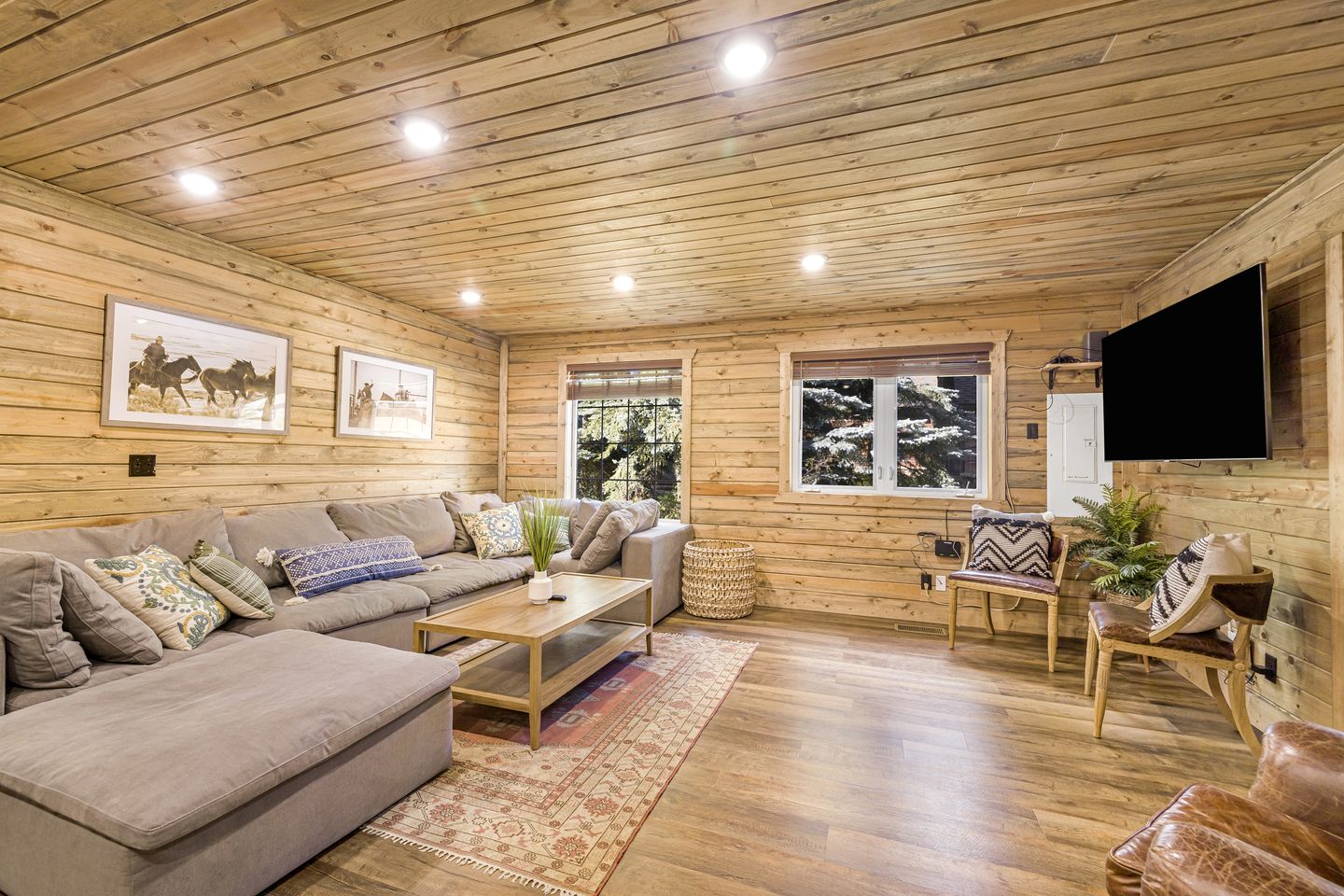 Beautiful Waterside Cabin Surrounded by Nature in Island Park, Idaho