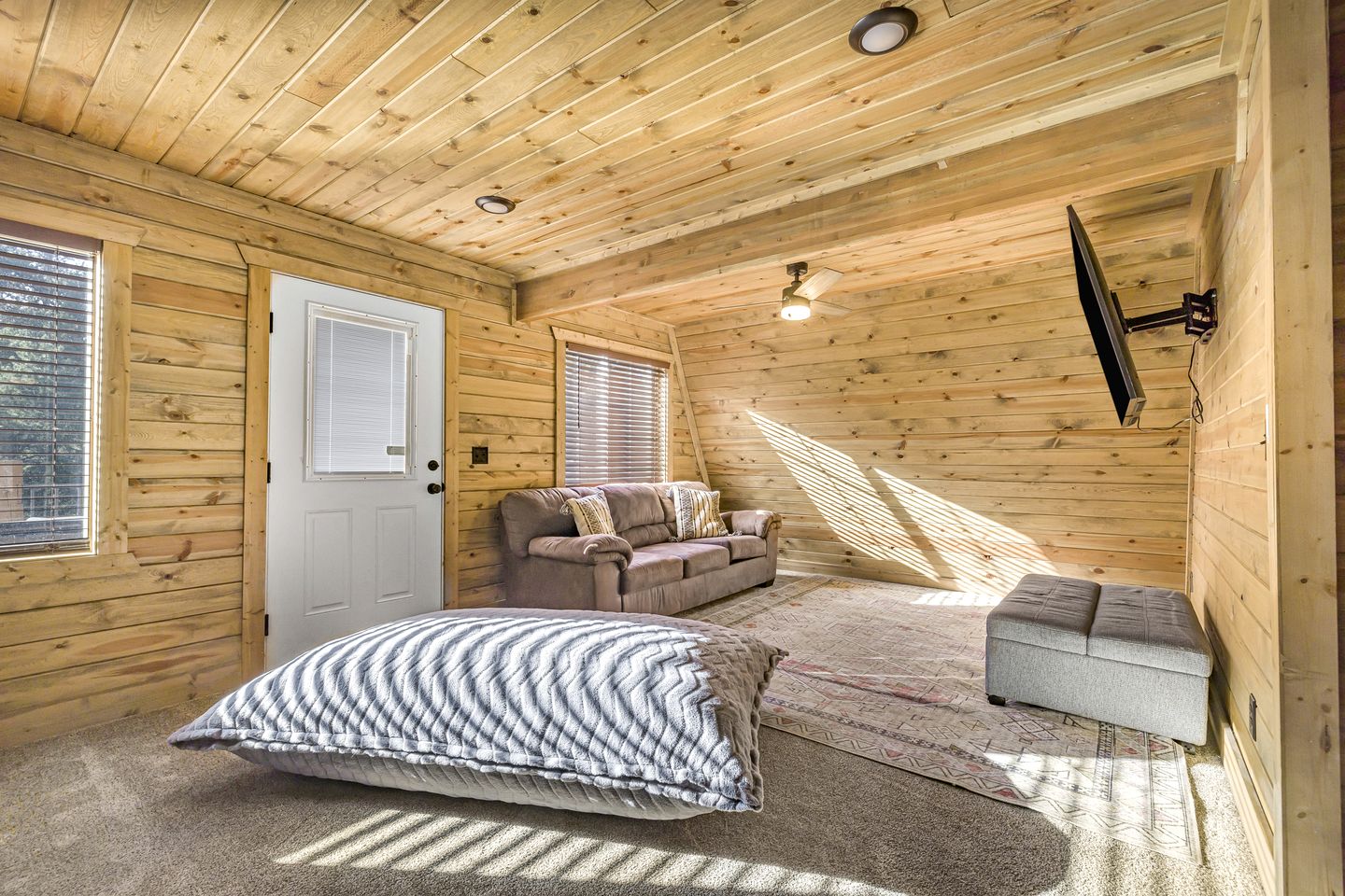 Beautiful Waterside Cabin Surrounded by Nature in Island Park, Idaho