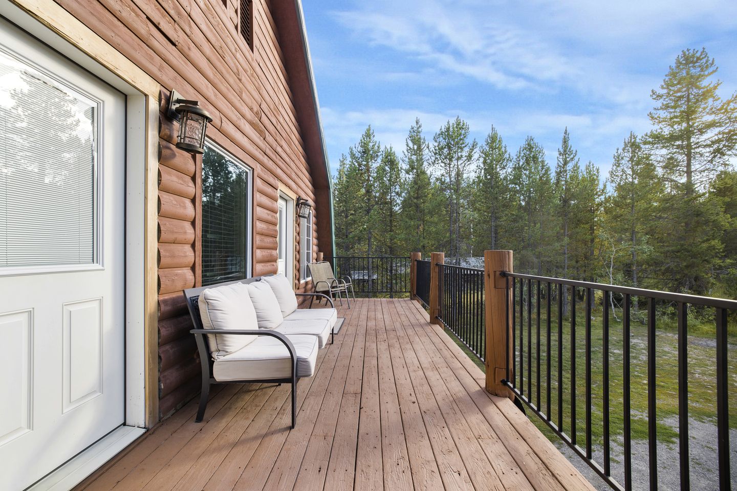 Beautiful Waterside Cabin Surrounded by Nature in Island Park, Idaho