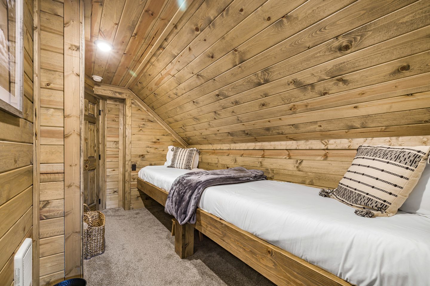 Beautiful Waterside Cabin Surrounded by Nature in Island Park, Idaho