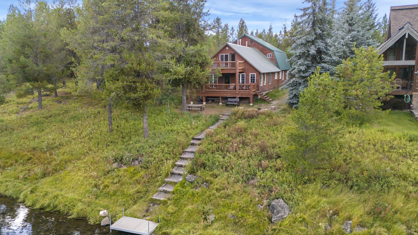Beautiful Waterside Cabin Surrounded by Nature in Island Park, Idaho