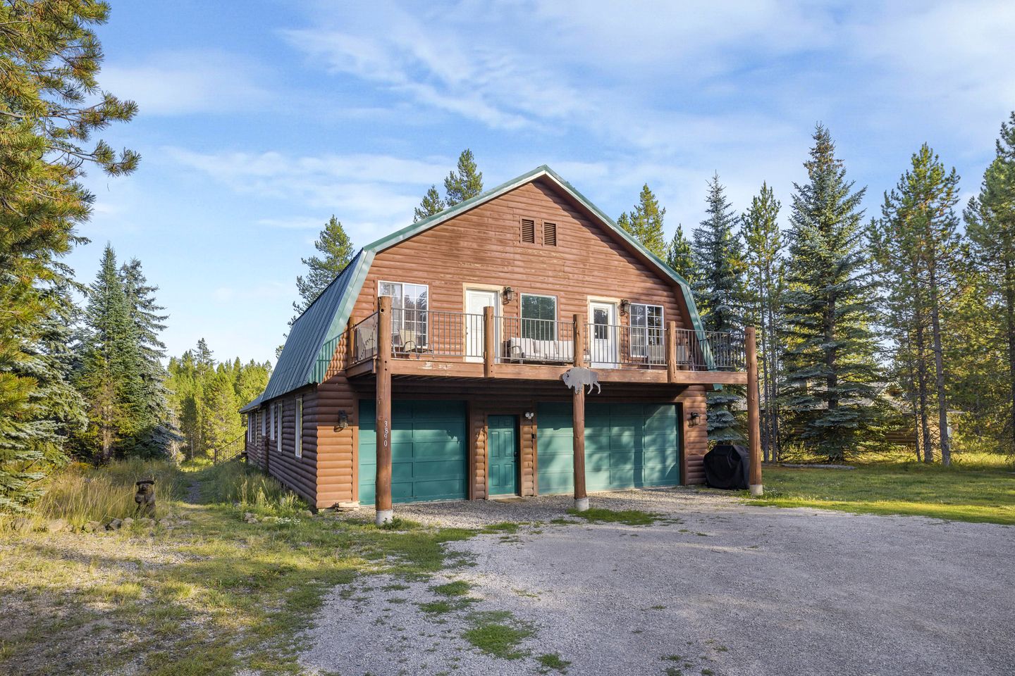 Beautiful Waterside Cabin Surrounded by Nature in Island Park, Idaho