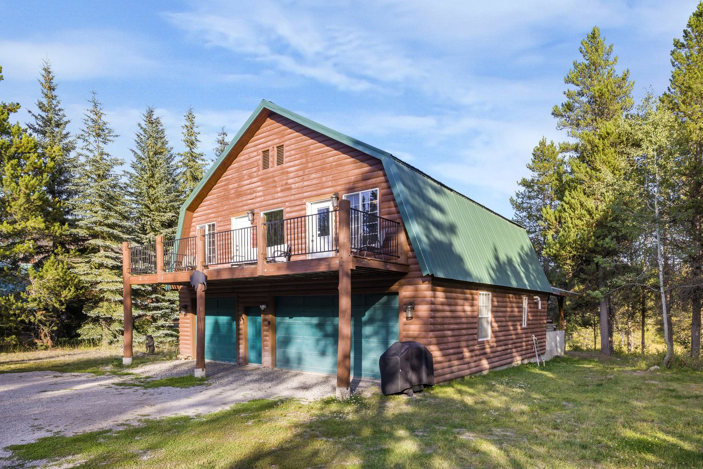 Beautiful Waterside Cabin Surrounded by Nature in Island Park, Idaho