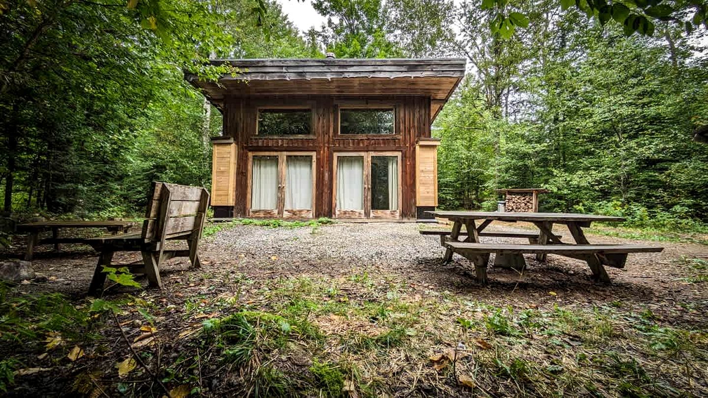 Cabins (Canada, Harrington, Quebec)