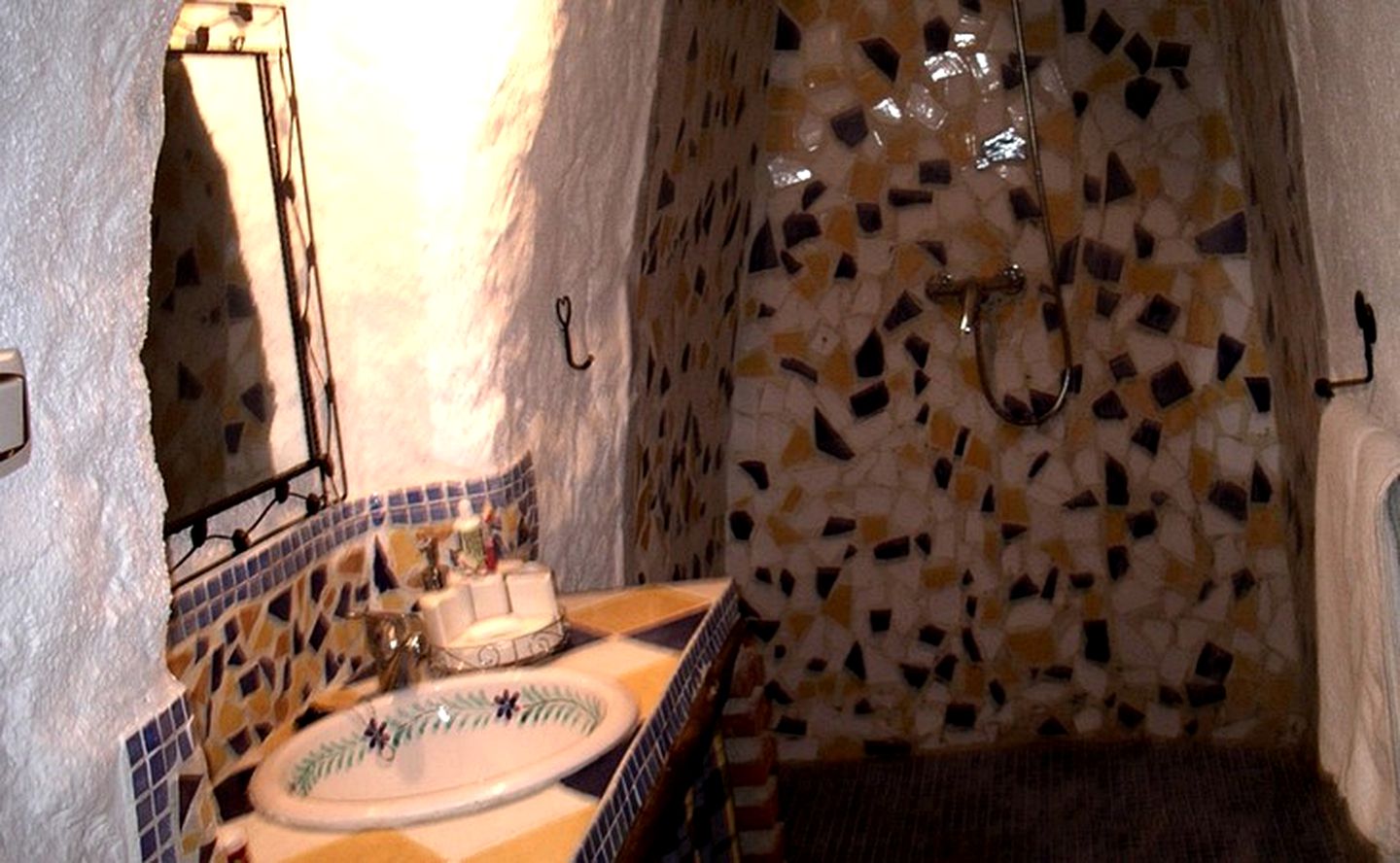 Beautifully Refurbished Cave Rentals with Shared Pool in Castillejar, Granada, Spain