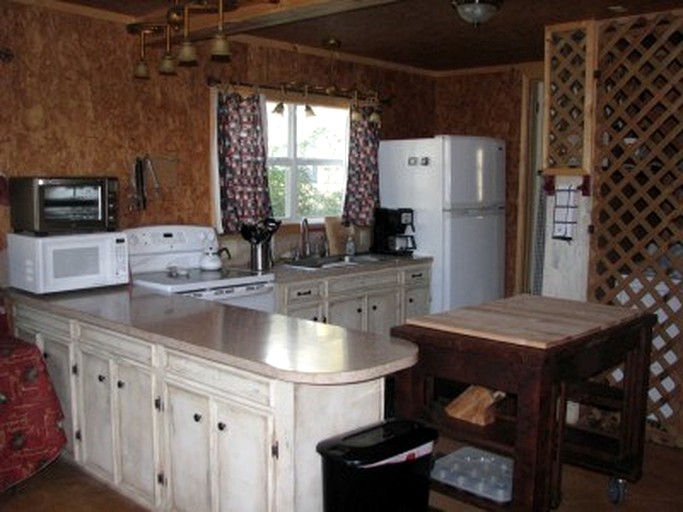 Country Cottage with Garden Views in Texas Hill Country | Cottages (Burton, Texas, United States of America)